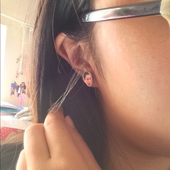 LAST ONE Kim K and Kanye West Stud Earrings - Picture 3 of 4